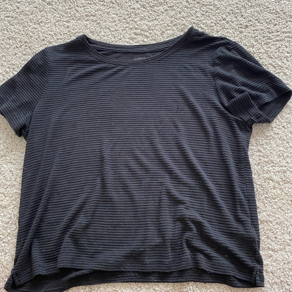 black cropped tee